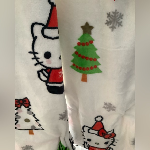 Hello kitty Christmas blanket. Viral - Picture 4 of 8
